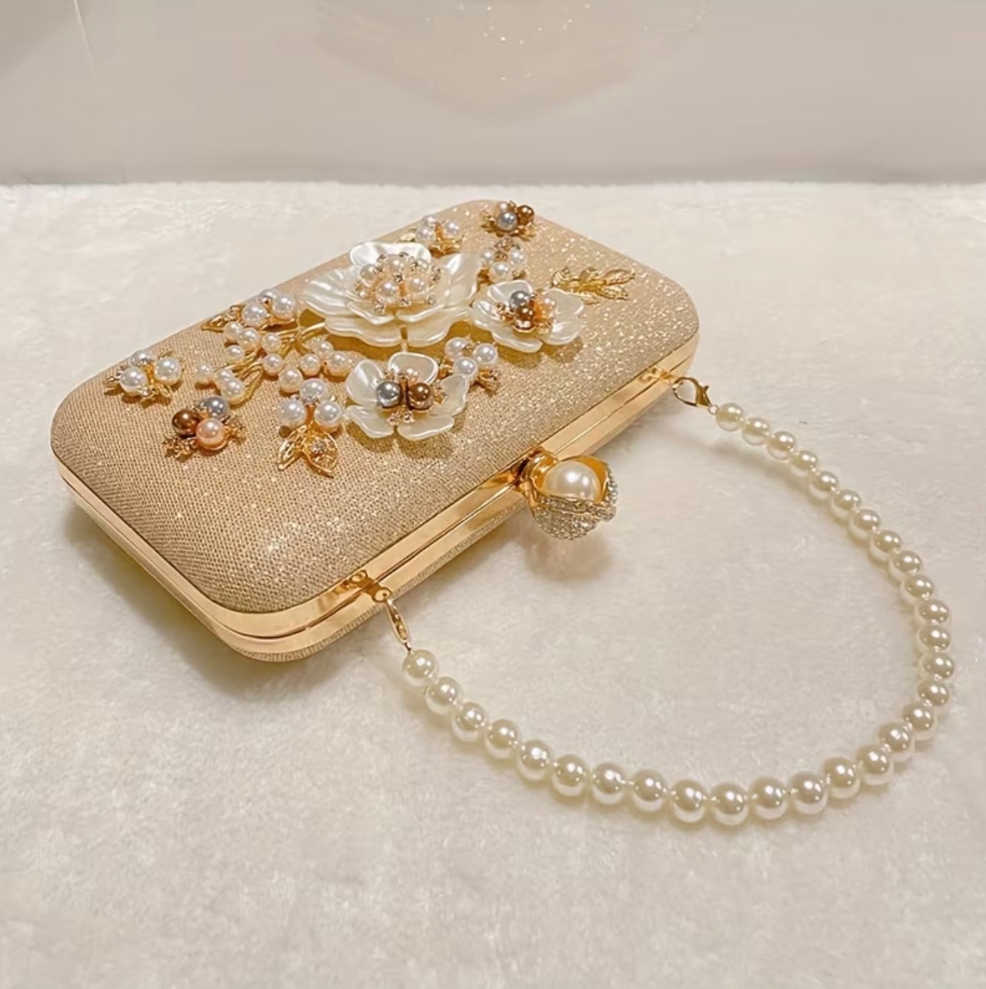 GoldenBloom - Bolsa Dourada Flor perolada | Art in Bags