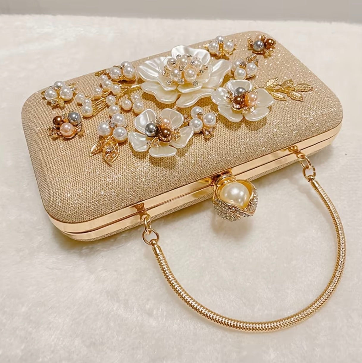 GoldenBloom - Bolsa Dourada Flor perolada | Art in Bags
