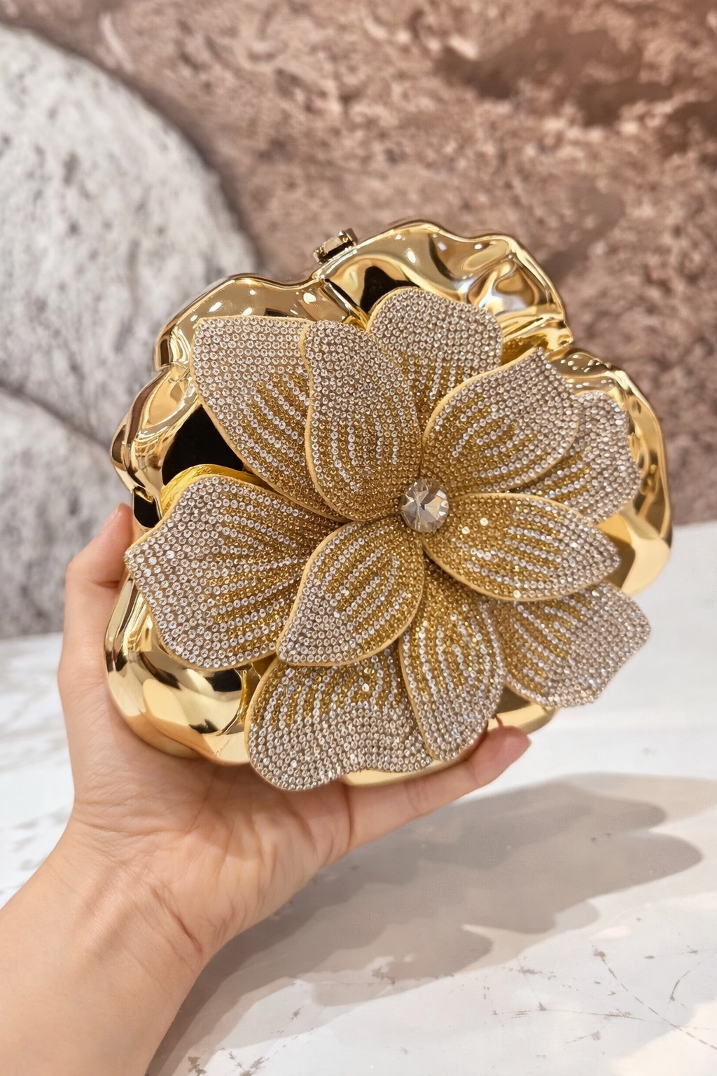 Radiance - Bolsa Flor Dourada | Art in Bags