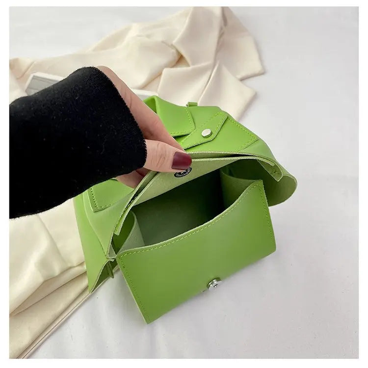 Bolsa crossbody de corrente pequena para mulheres, forma de roupas criativas, bolsa de ombro, 2023