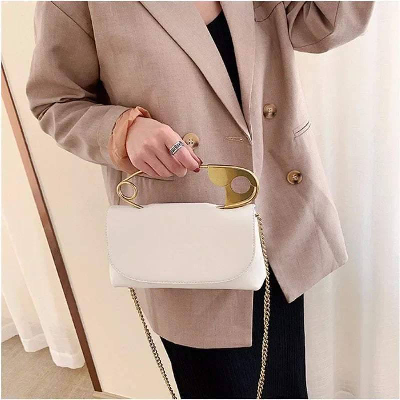 Bolsa de couro PU com correntes para as mulheres, bolsa de ombro com aba, embreagem festa moda, mini tote, tote, 2020