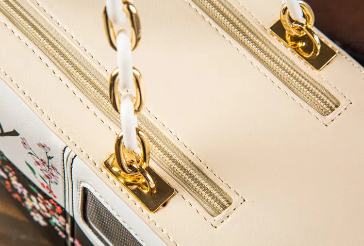 Nova personalidade original forma de ônibus design bolsa feminina rebites e diamantes bonito gráfico impresso corrente de metal bolsa feminina