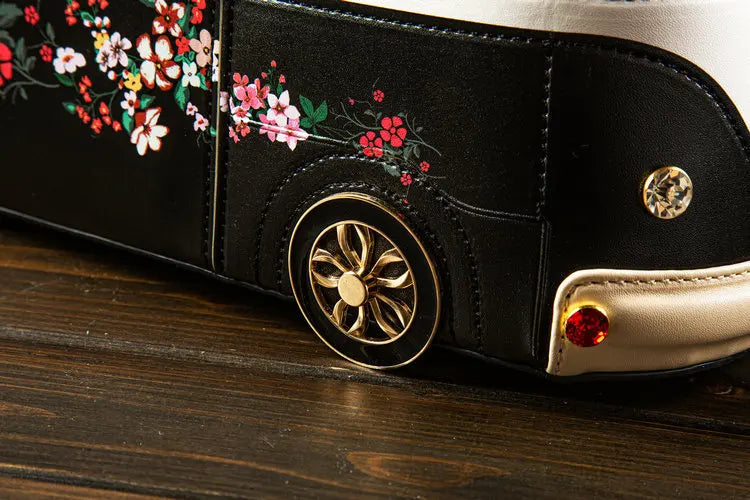Nova personalidade original forma de ônibus design bolsa feminina rebites e diamantes bonito gráfico impresso corrente de metal bolsa feminina