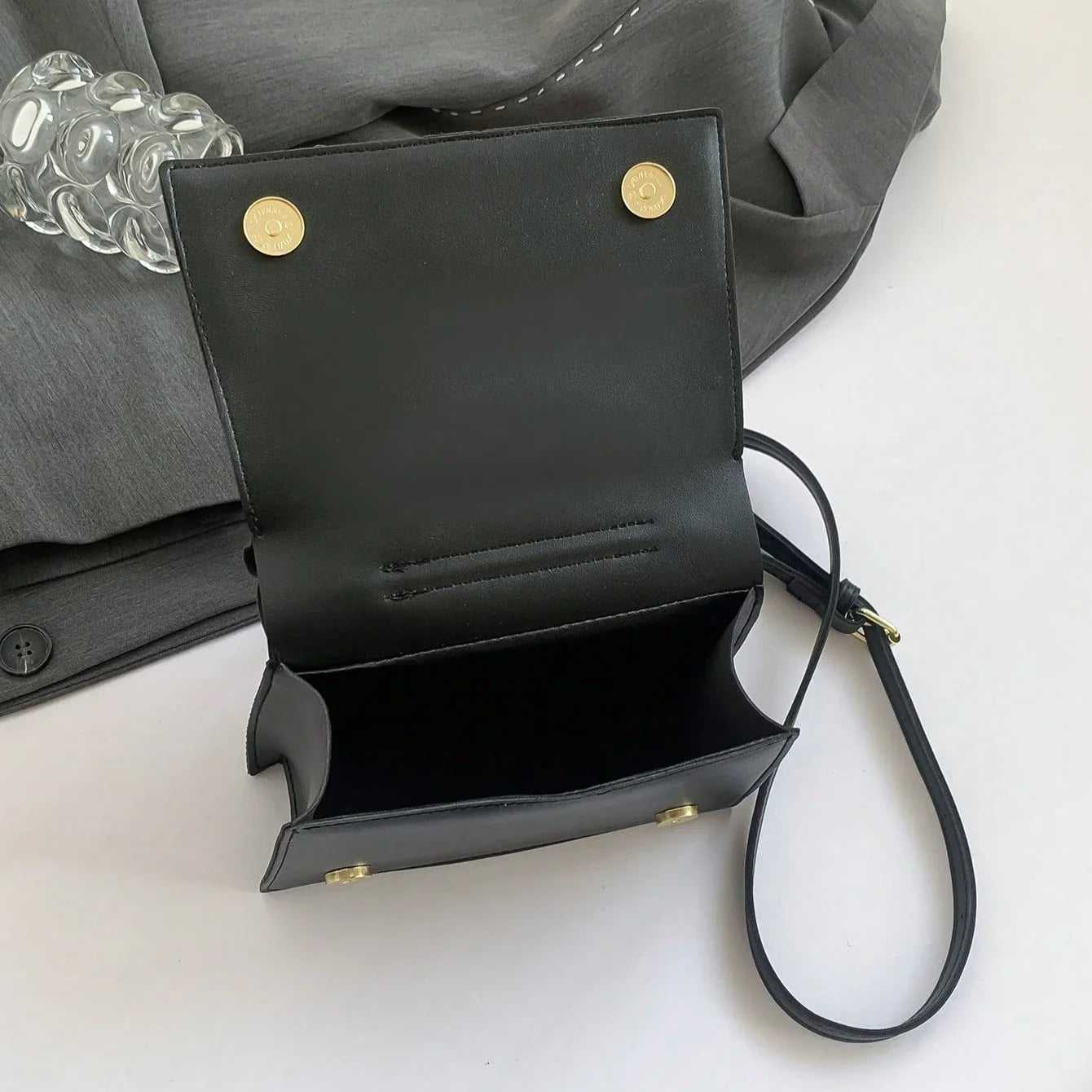 Novidade bolsa crossbody em forma de gola engraçada para mulheres, bolsa de telefone com capa flip preta elegante, presente interessante