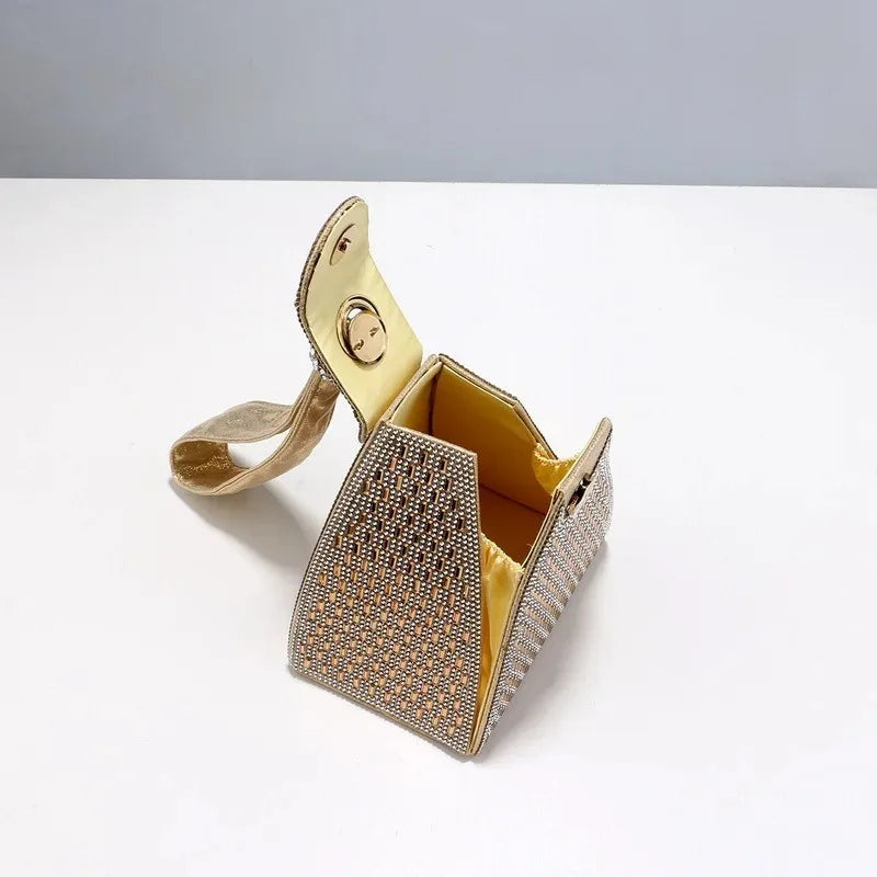 Strass sacos de noite de luxo para as mulheres novo em alta qualidade forma pirâmide moda chique ponto festa bolsa embreagem frete grátis