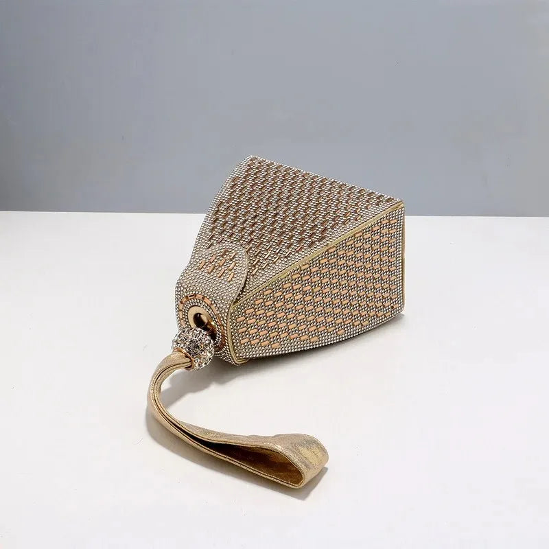 Strass sacos de noite de luxo para as mulheres novo em alta qualidade forma pirâmide moda chique ponto festa bolsa embreagem frete grátis
