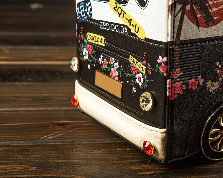 Nova personalidade original forma de ônibus design bolsa feminina rebites e diamantes bonito gráfico impresso corrente de metal bolsa feminina